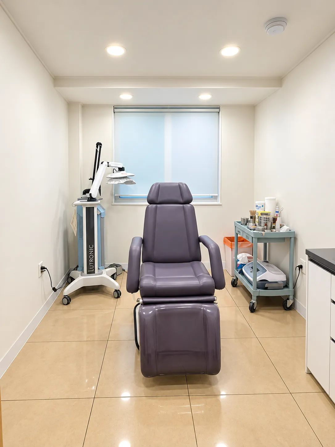 Treatment room at SINSA L Plastic Surgery in Sinsa, Gangnam, Seoul, Korea